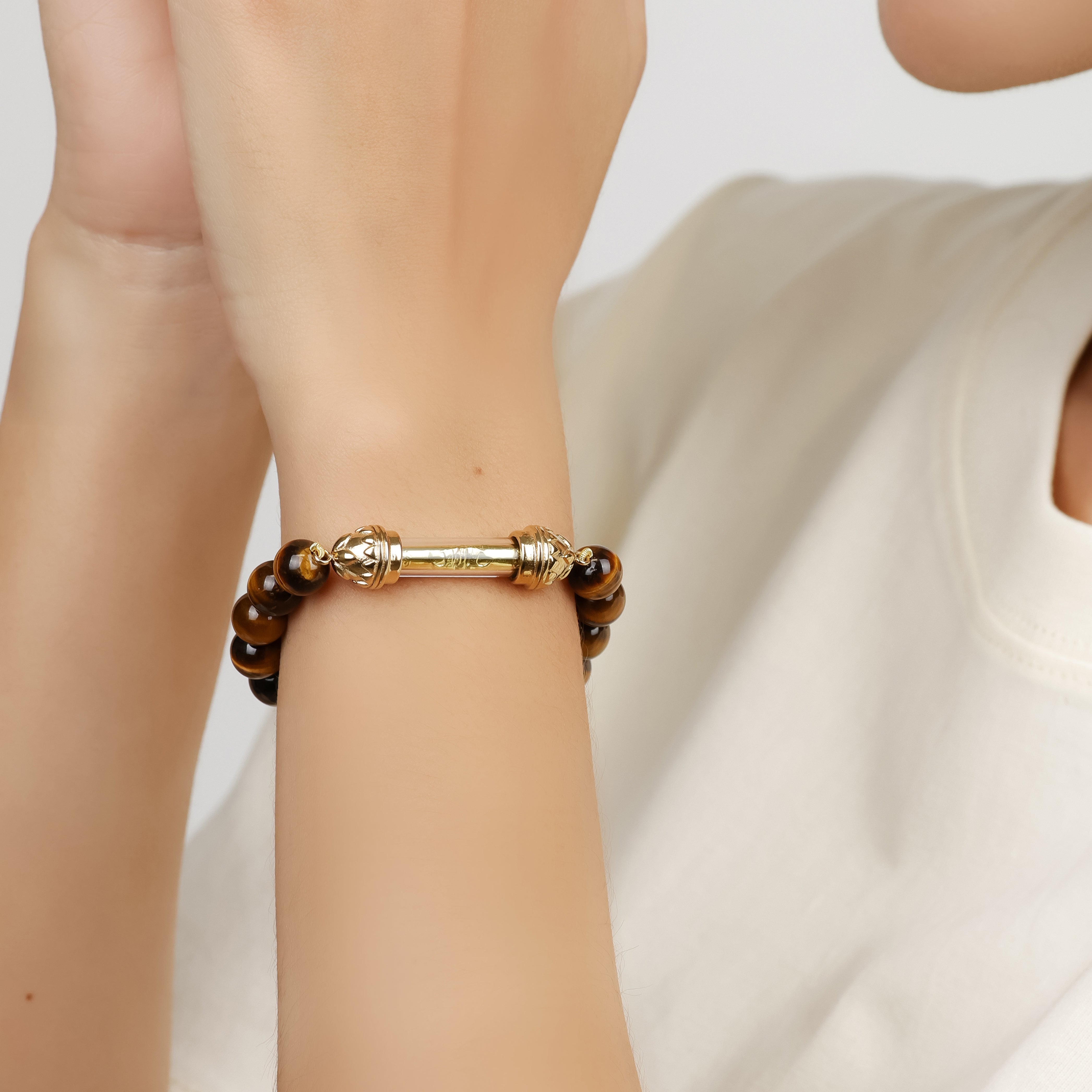 Offert : Bracelet en Œil de tigre et Amulette Sacrée Takrut en Or - Attirer la chance