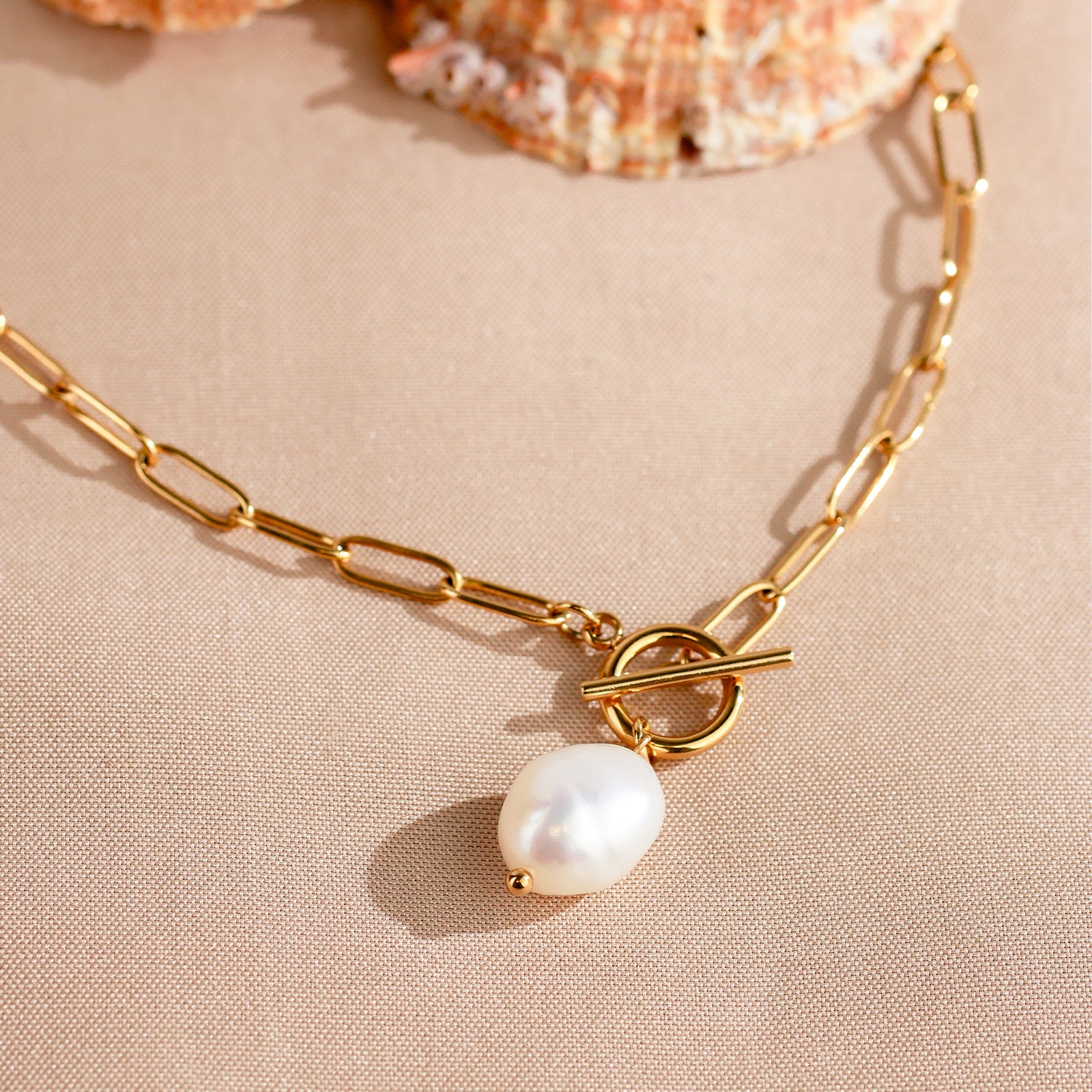 Collier Perla T-Bar – Perle naturelle & chaîne à maillons dorée