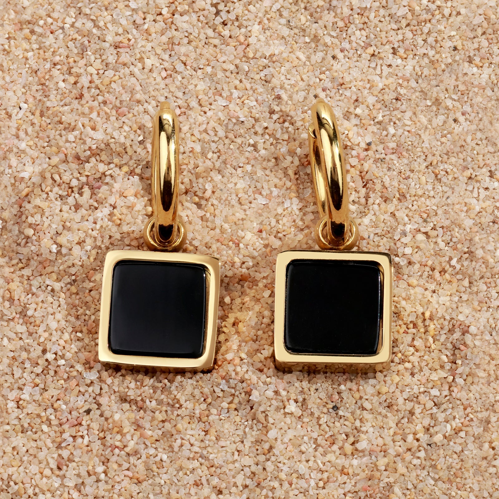 Boucles d’oreilles Nocta Onyx – Carrés en onyx & créoles dorées