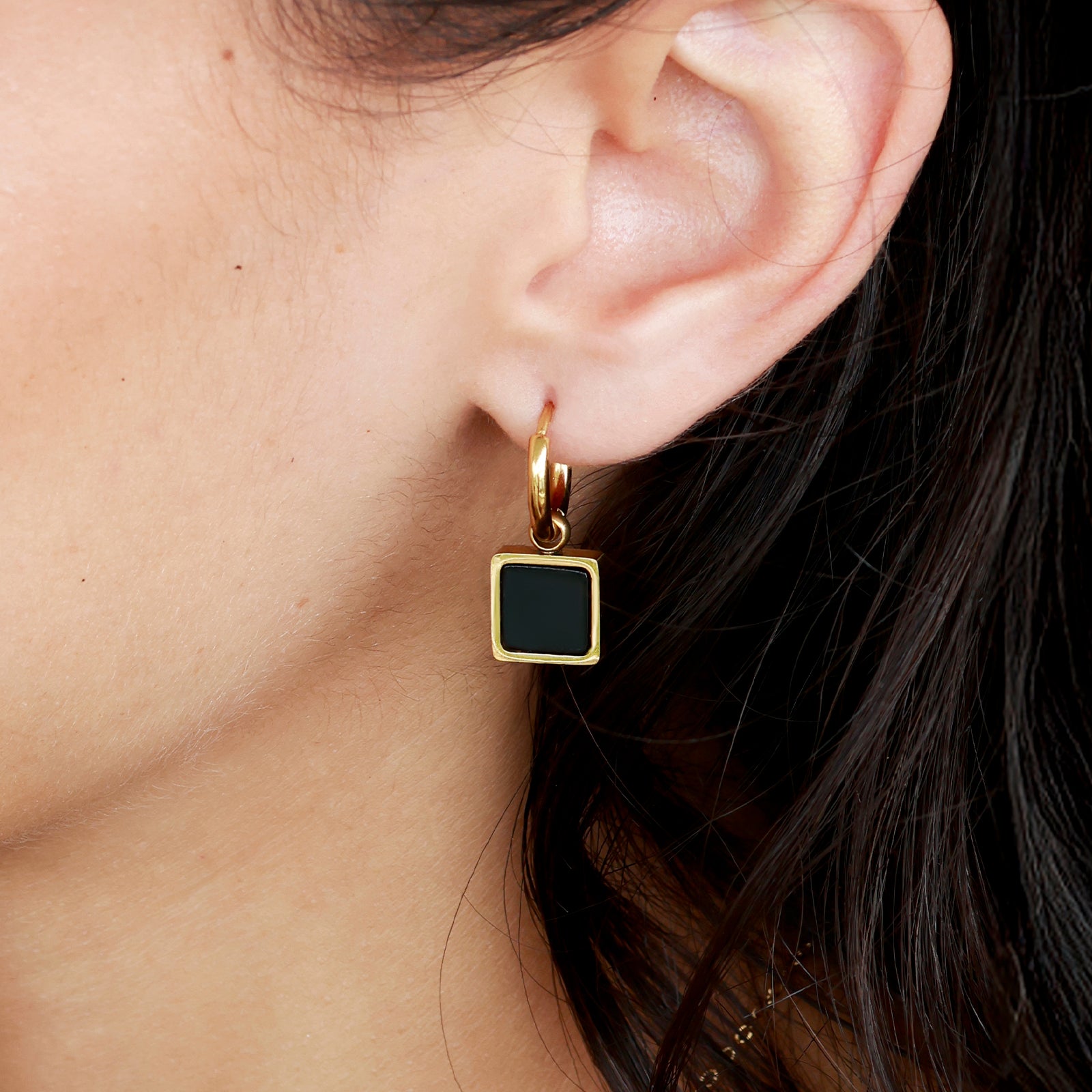 Boucles d’oreilles Nocta Onyx – Carrés en onyx & créoles dorées