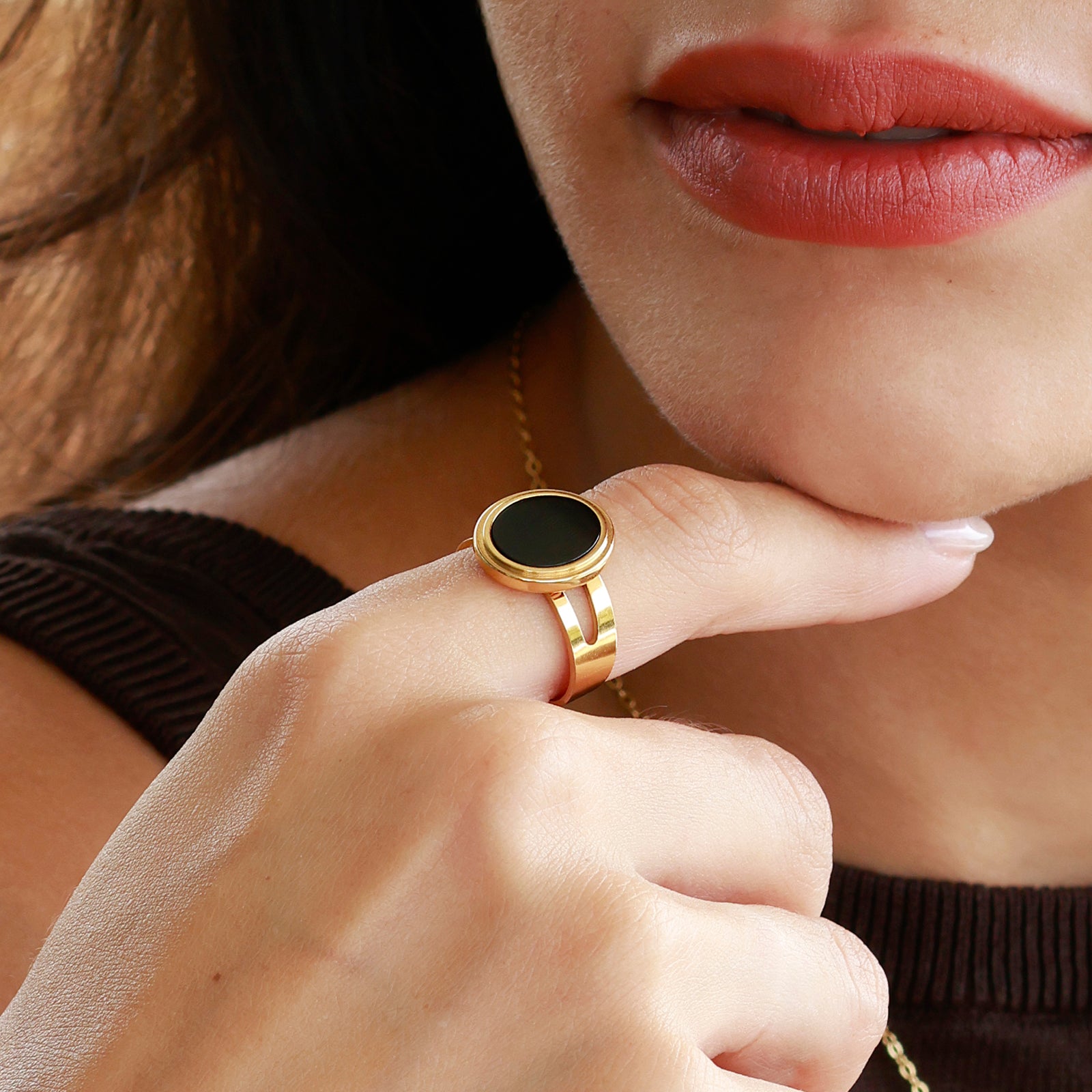 Bague Nocta Onyx – Onyx noir ovale & monture dorée