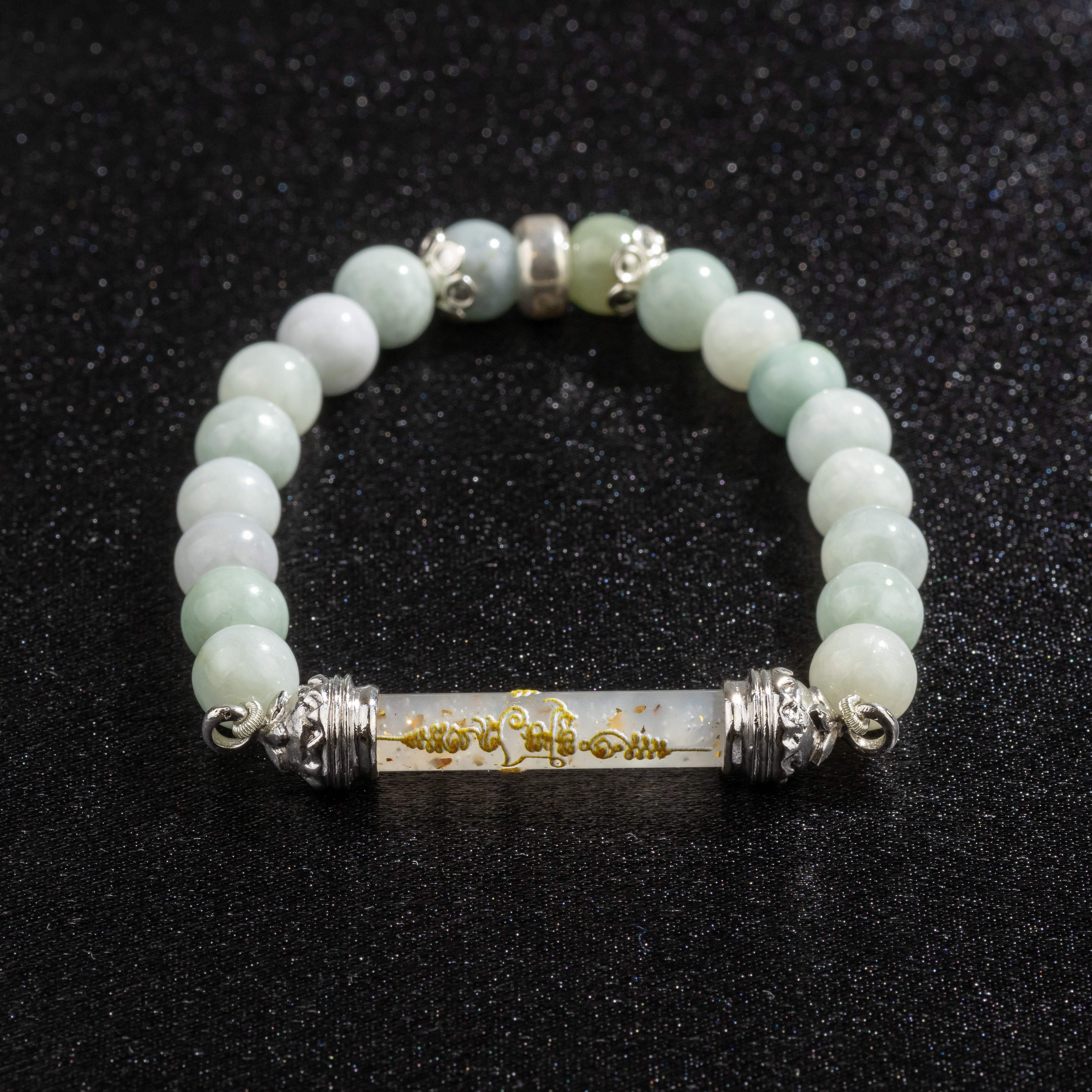 Prosperity and wealth - Jade bracelet and sacred amulet