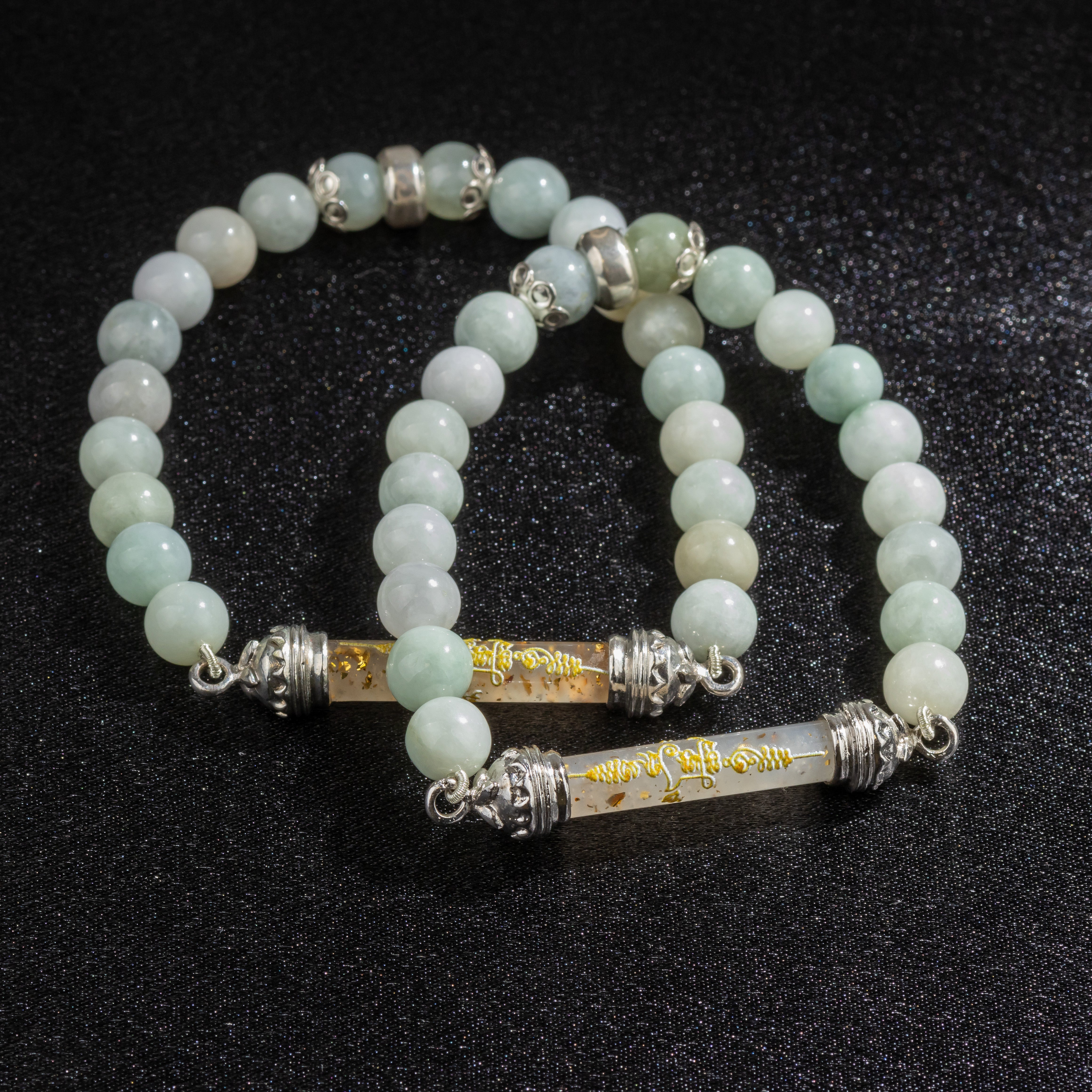 Prosperity and wealth - Jade bracelet and sacred amulet