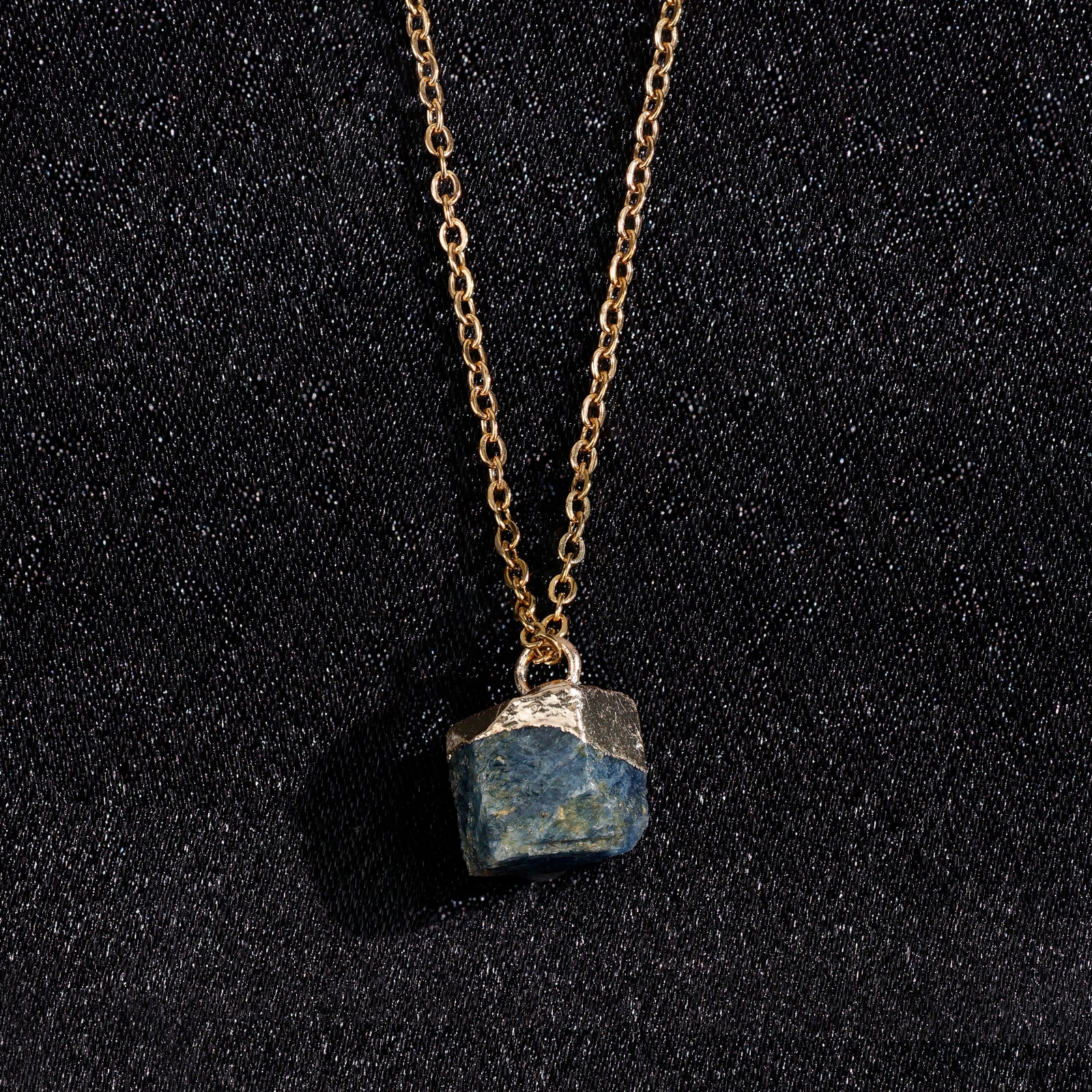 Collier en Saphir naturel - Septembre (pierre brute)