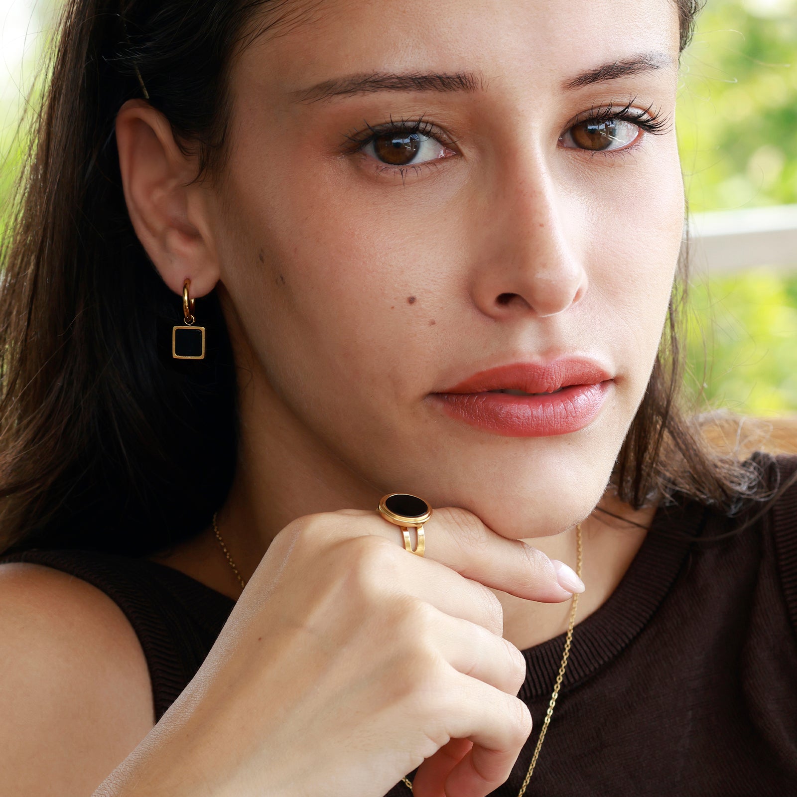 Boucles d’oreilles Nocta Onyx – Carrés en onyx & créoles dorées